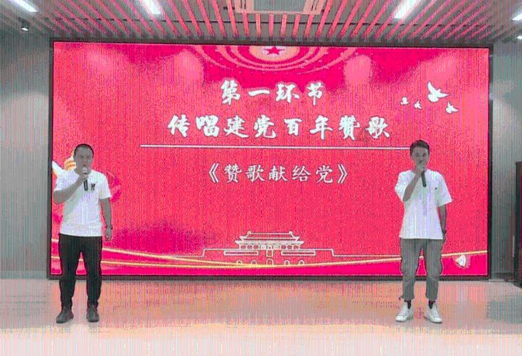 男孩乘坐电梯时玩“火” 点燃电梯里广告牌引发火灾